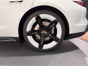 Porsche Taycan ph2 GTS — photo 10