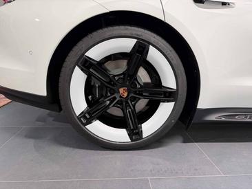 Porsche Taycan ph2 GTS — photo 11