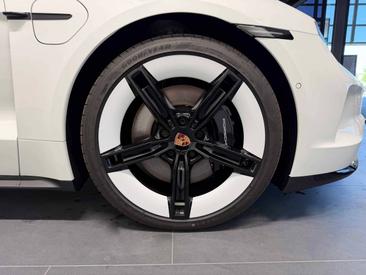 Porsche Taycan ph2 GTS — photo 12