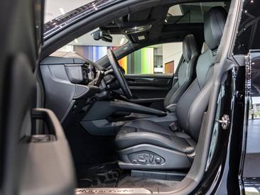 Porsche Macan Electrique Turbo — photo 18