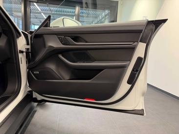 Porsche Taycan ph2 GTS — photo 24