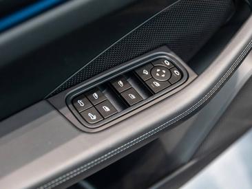 Porsche Macan Electrique Turbo — photo 31