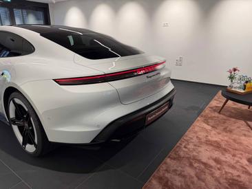 Porsche Taycan ph2 GTS — photo 29