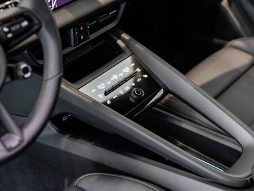 Porsche Macan Electrique Turbo — photo 32