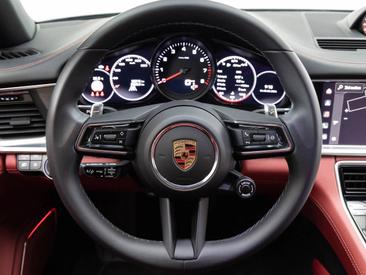 Porsche Panamera II ph2 4 Platinum Edition — photo 17