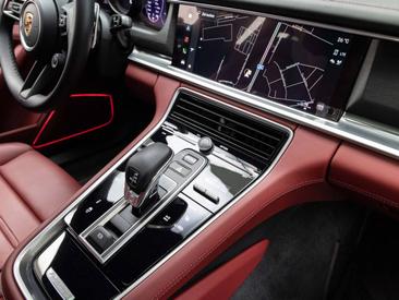 Porsche Panamera II ph2 4 Platinum Edition — photo 19