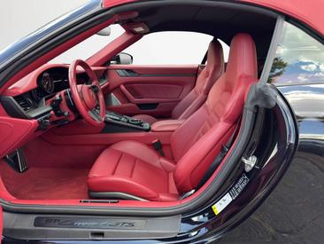 Porsche 992 I Carrera 4 GTS Cabriolet — photo 9