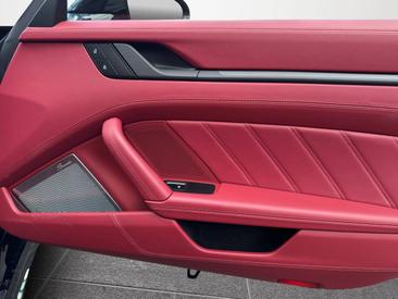 Porsche 992 I Carrera 4 GTS Cabriolet — photo 17