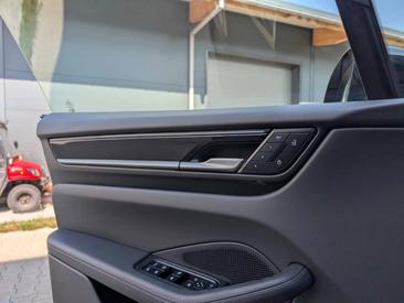 Porsche Macan Electrique 4 — photo 16
