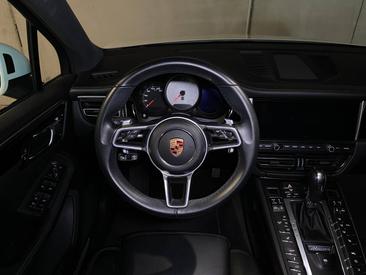Porsche Macan S — photo 16