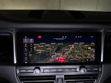 Porsche Macan S — photo 20
