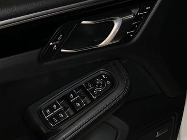 Porsche Macan S — photo 26
