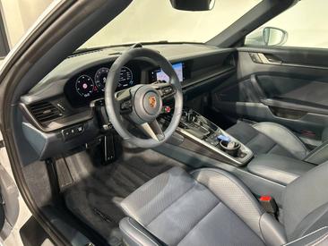 Porsche 992 II Carrera Cabriolet — photo 11