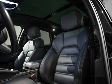 Porsche Macan S — photo 14