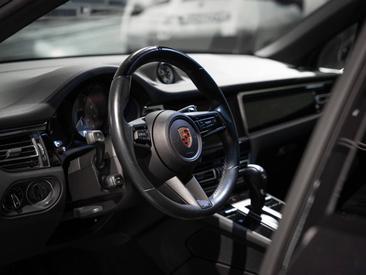Porsche Macan S — photo 16