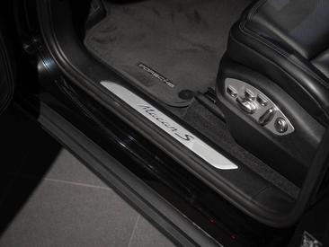 Porsche Macan S — photo 17