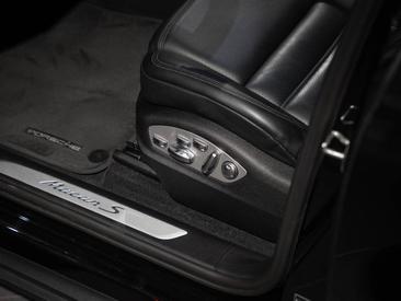 Porsche Macan S — photo 18