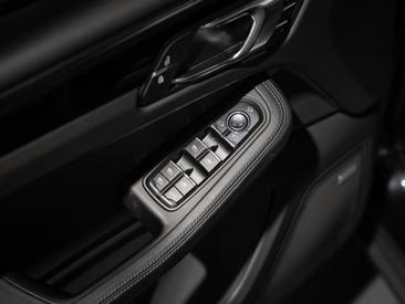 Porsche Macan S — photo 19