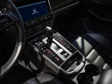 Porsche Macan S — photo 24