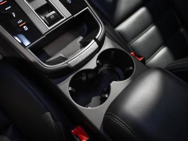 Porsche Macan S — photo 25