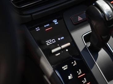 Porsche Macan S — photo 26