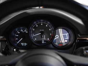 Porsche Macan S — photo 27