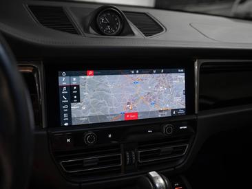 Porsche Macan S — photo 31