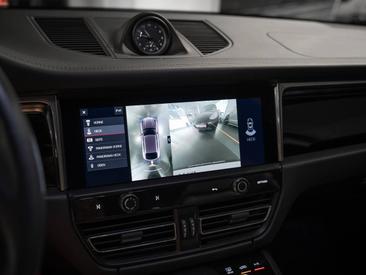 Porsche Macan S — photo 32