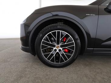 Porsche Macan Electrique 4S — photo 9