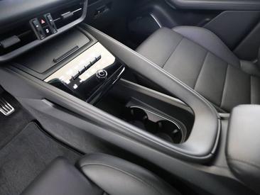Porsche Macan Electrique 4S — photo 17