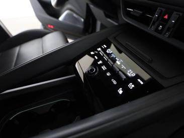 Porsche Macan Electrique 4S — photo 24