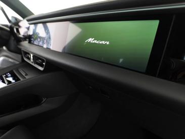 Porsche Macan Electrique 4S — photo 26