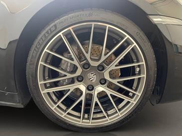 Porsche 992 I Carrera Cabriolet — photo 12