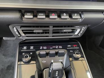 Porsche 992 I Carrera Cabriolet — photo 18
