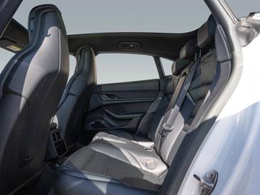 Porsche Taycan Sport Turismo — photo 6
