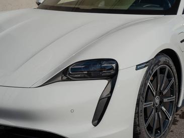 Porsche Taycan Sport Turismo — photo 13