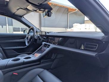 Porsche Taycan ph2 4 Cross Turismo — photo 11