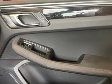 Porsche Macan GTS — photo 20