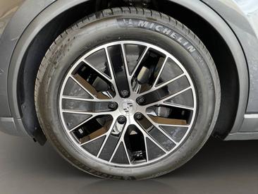 Porsche Macan Electrique 4 — photo 12