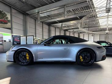 Porsche 992 II Carrera 4 GTS Cabriolet — photo 2