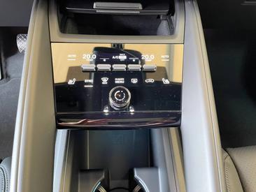 Porsche Macan Electrique 4 — photo 26