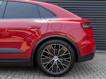 Porsche Macan Electrique 4 — photo 21