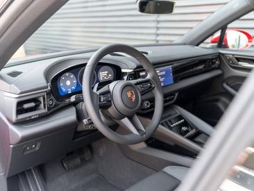 Porsche Macan Electrique 4 — photo 25