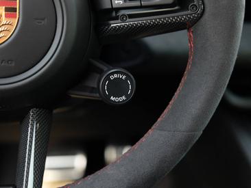 Porsche Macan Electrique GTS — photo 21