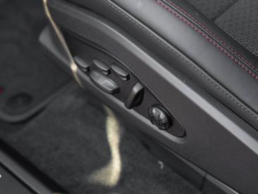 Porsche Macan Electrique GTS — photo 28