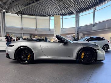 Porsche 992 II Carrera 4 GTS Cabriolet — photo 32
