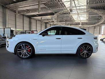 Porsche Cayenne III S E-Hybrid Coupé Black Edition — photo 2