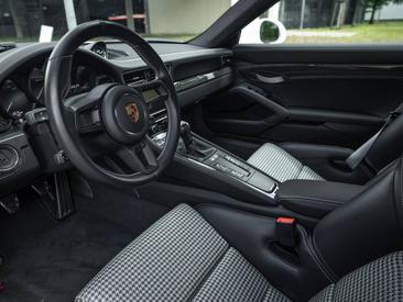 Porsche 991 I R — photo 16