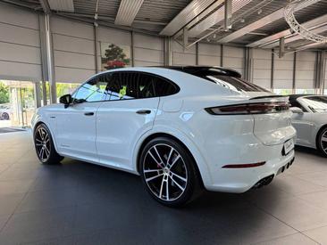 Porsche Cayenne III S E-Hybrid Coupé Black Edition — photo 3