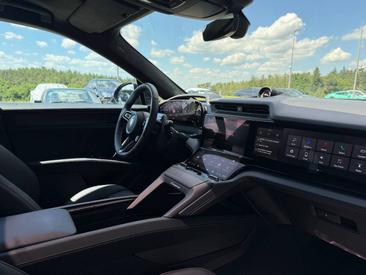 Porsche Cayenne E4 Turbo Electric — photo 19
